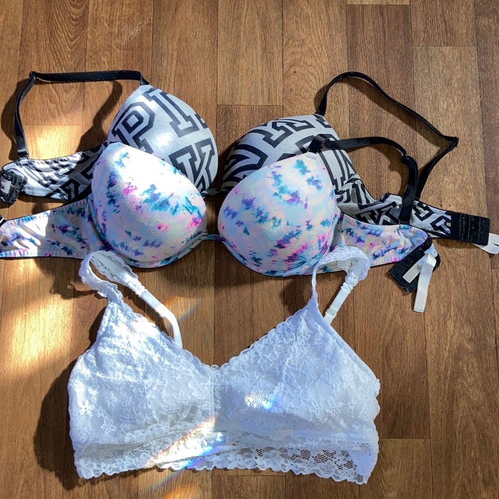 2 PINK VS Bras. With one No Boundaries Bralette